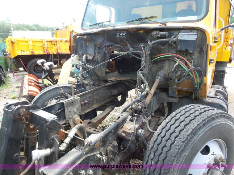 image for item K1735 2002 International 4900 dump truck