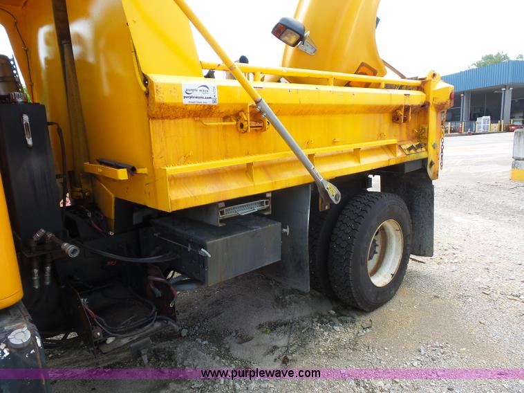 image for item K1735 2002 International 4900 dump truck