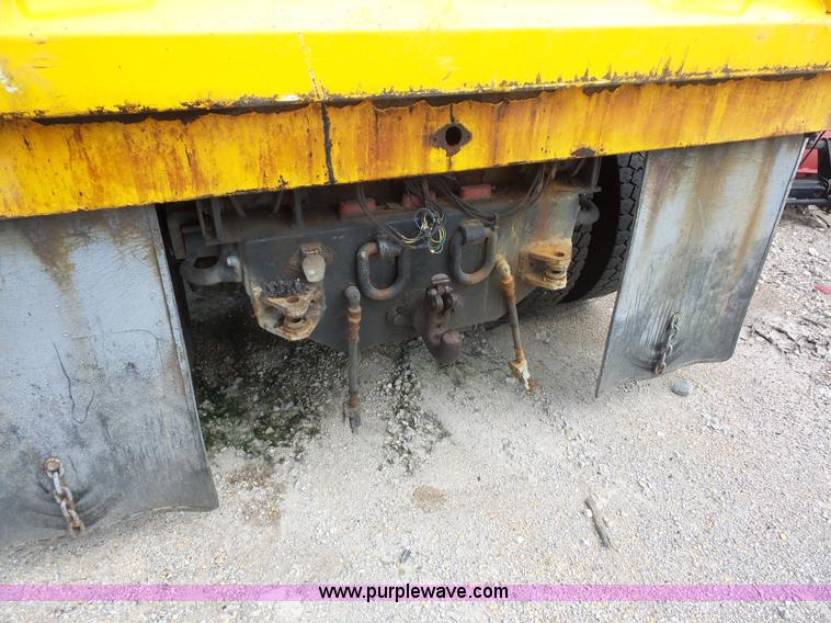 image for item K1735 2002 International 4900 dump truck