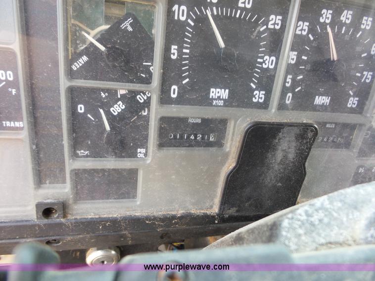 image for item K1735 2002 International 4900 dump truck