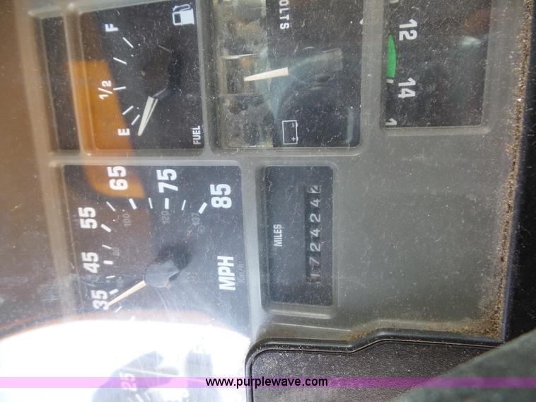 image for item K1735 2002 International 4900 dump truck