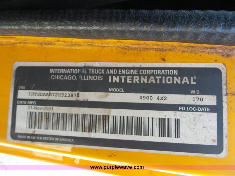 image for item K1735 2002 International 4900 dump truck