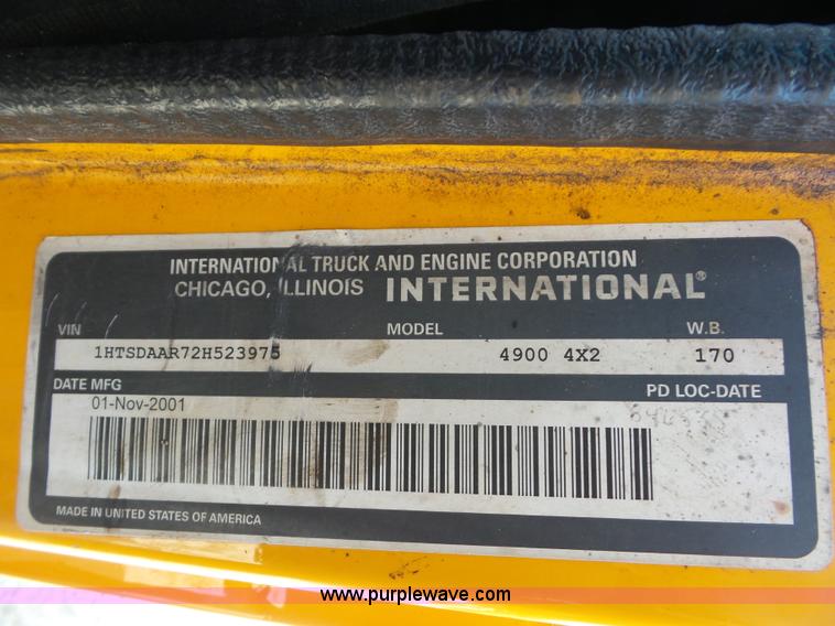 image for item K1735 2002 International 4900 dump truck