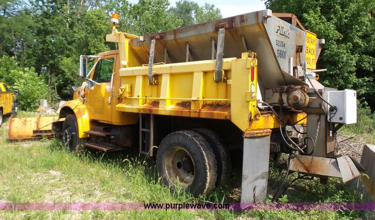 image for item K1737 1997 International 4900 dump truck