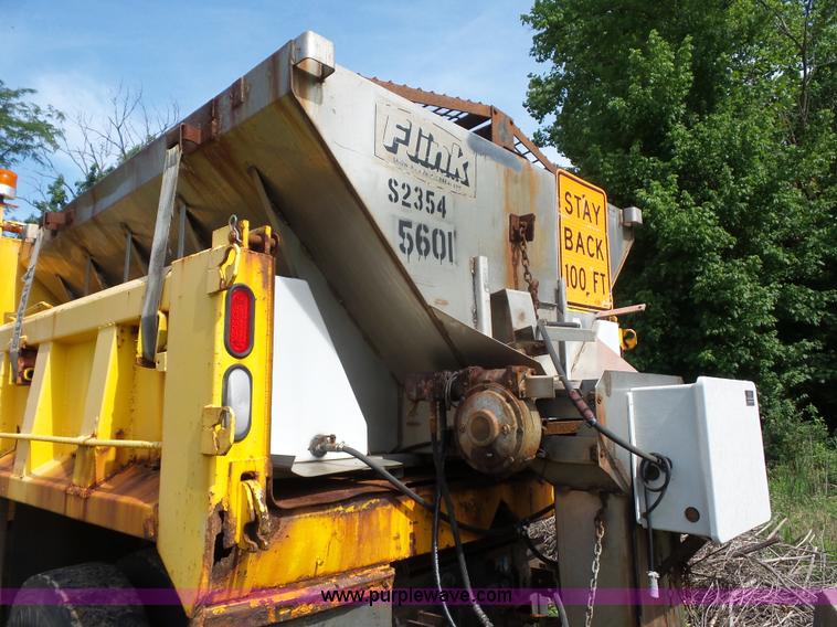 image for item K1737 1997 International 4900 dump truck