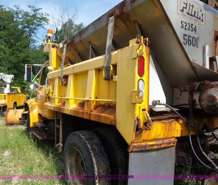 image for item K1737 1997 International 4900 dump truck