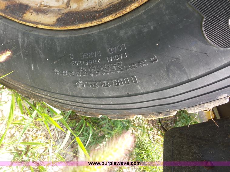 image for item K1737 1997 International 4900 dump truck