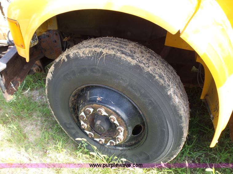 image for item K1737 1997 International 4900 dump truck