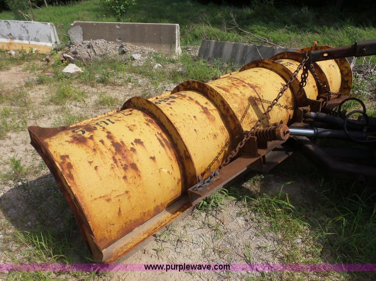 image for item K1737 1997 International 4900 dump truck