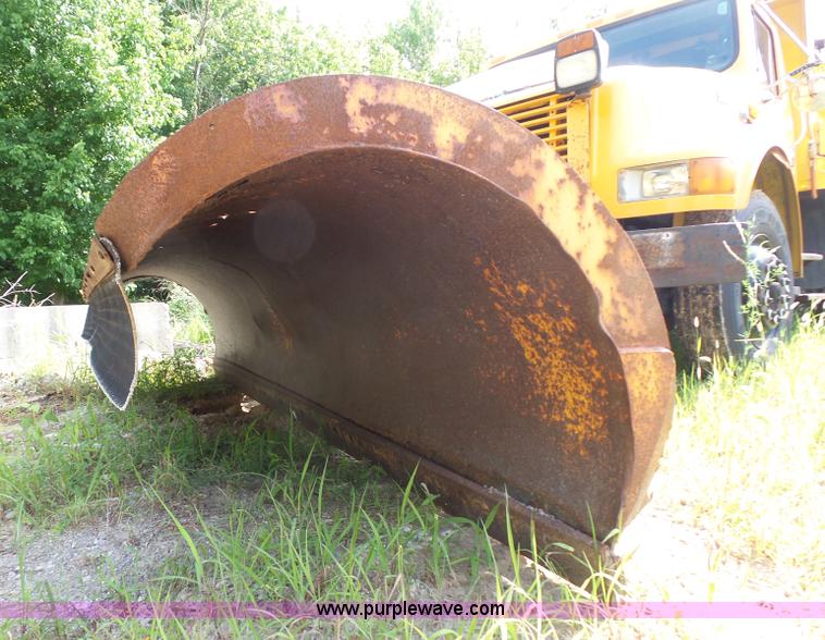 image for item K1737 1997 International 4900 dump truck