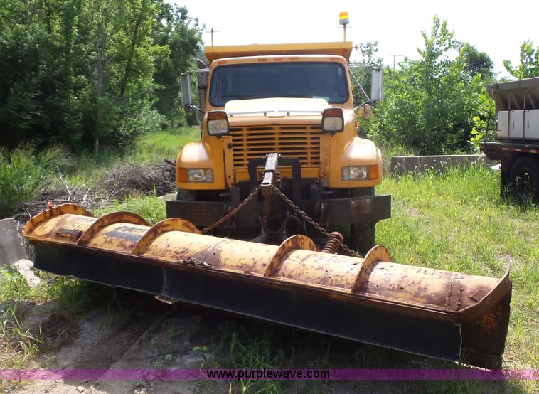 image for item K1737 1997 International 4900 dump truck