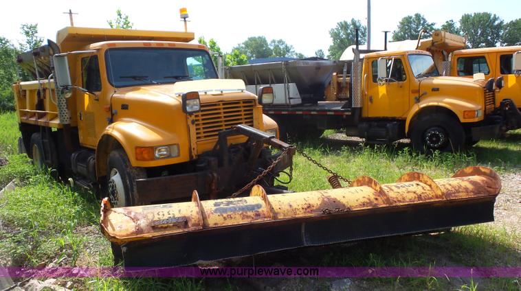 image for item K1737 1997 International 4900 dump truck