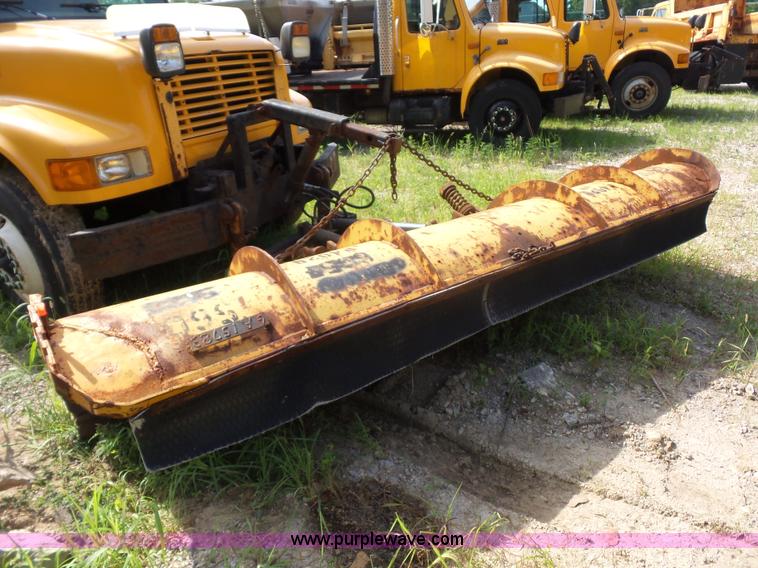 image for item K1737 1997 International 4900 dump truck