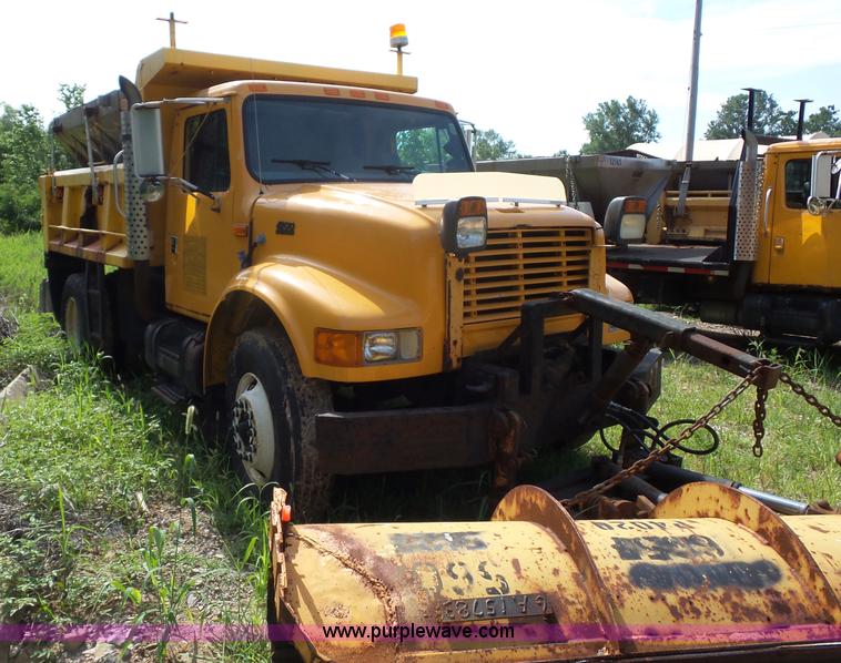 image for item K1737 1997 International 4900 dump truck