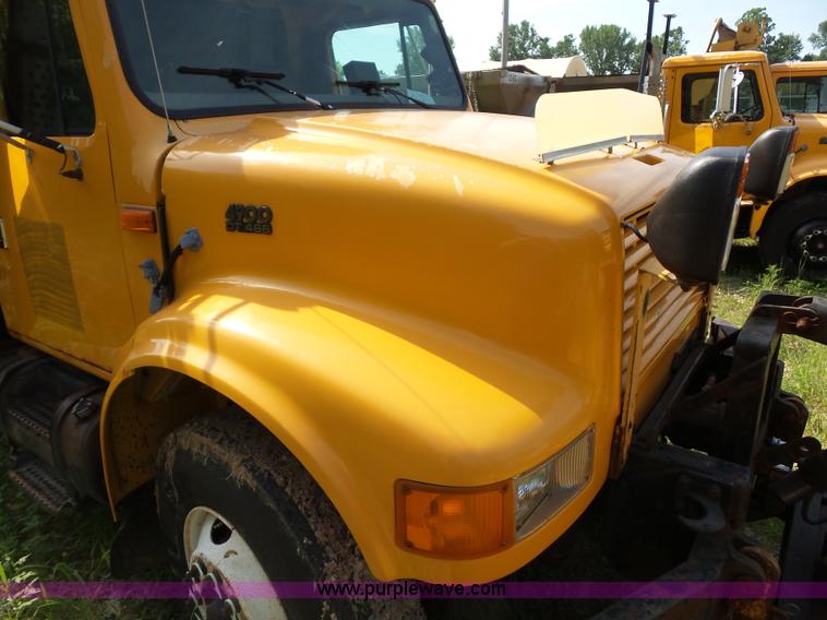 image for item K1737 1997 International 4900 dump truck