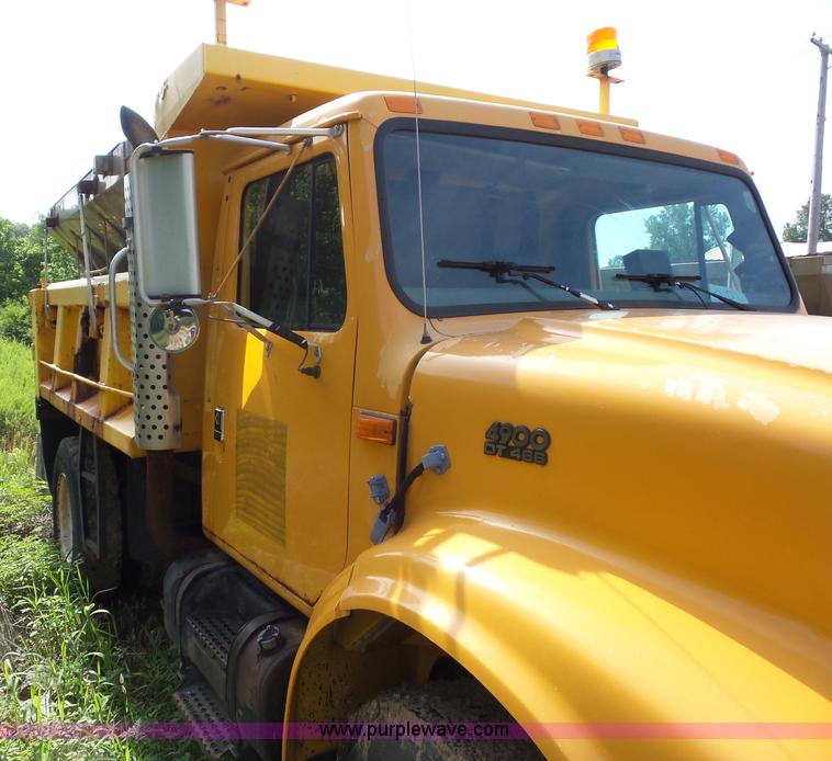 image for item K1737 1997 International 4900 dump truck