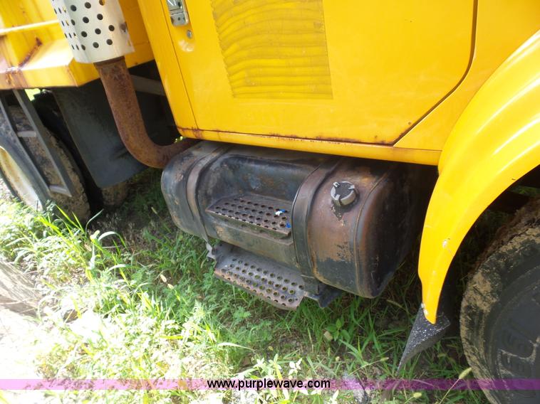 image for item K1737 1997 International 4900 dump truck