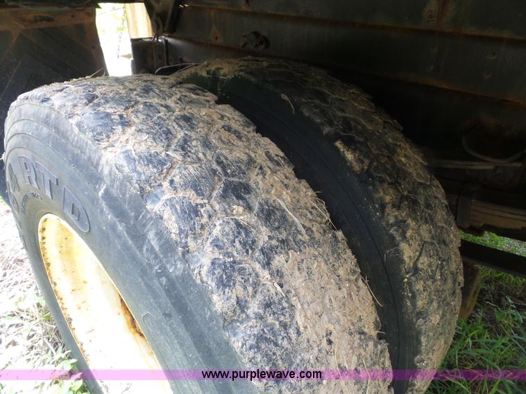 image for item K1737 1997 International 4900 dump truck