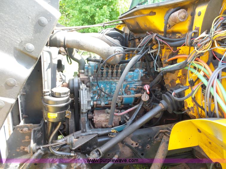 image for item K1737 1997 International 4900 dump truck