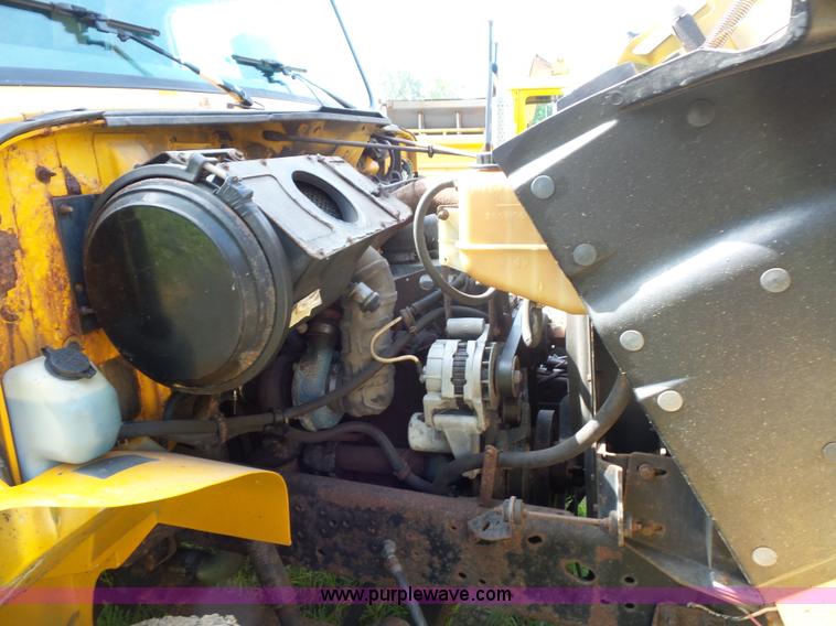 image for item K1737 1997 International 4900 dump truck