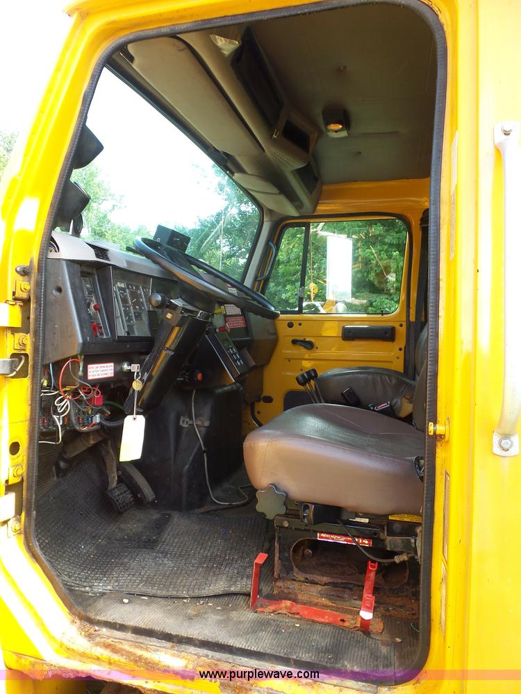 image for item K1737 1997 International 4900 dump truck