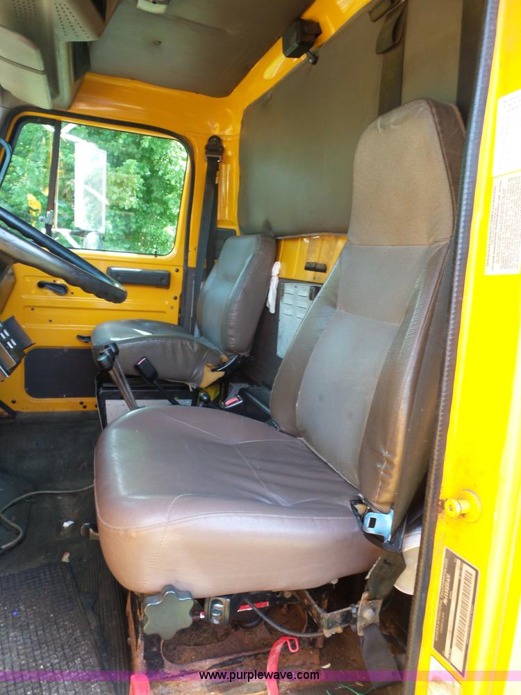 image for item K1737 1997 International 4900 dump truck