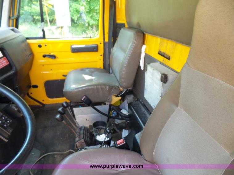 image for item K1737 1997 International 4900 dump truck