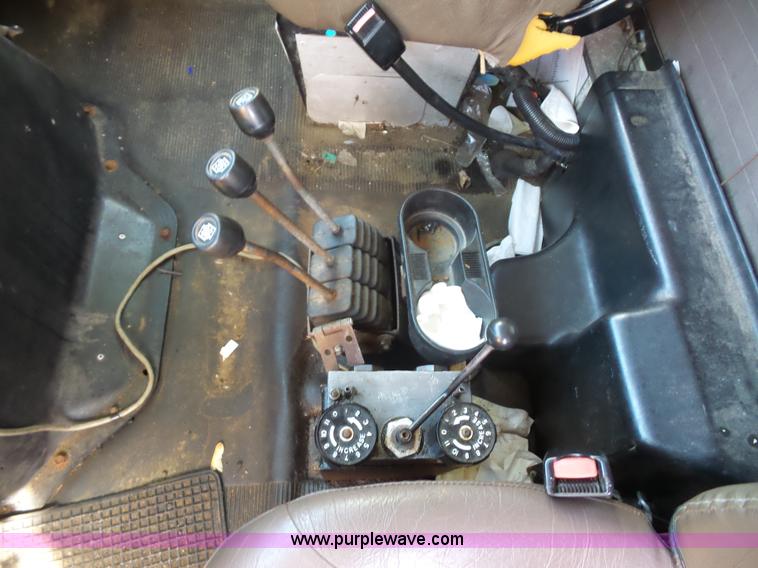 image for item K1737 1997 International 4900 dump truck