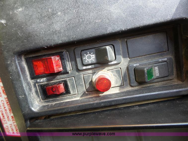 image for item K1737 1997 International 4900 dump truck