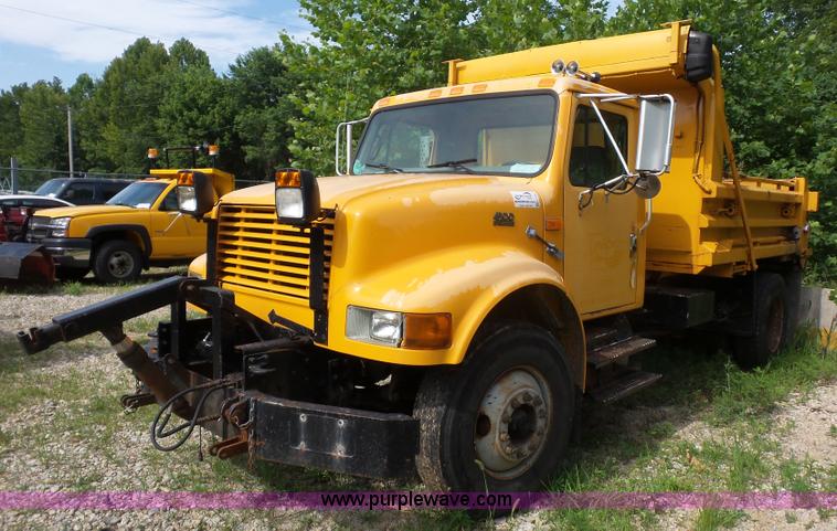 image for item K1739 2000 International 4900 dump truck
