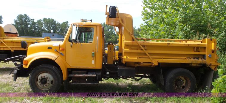 image for item K1739 2000 International 4900 dump truck