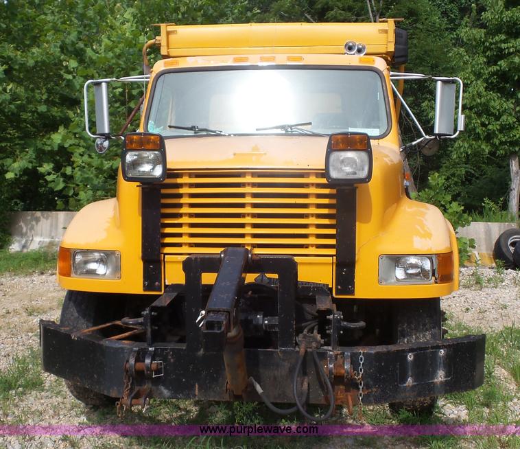 image for item K1739 2000 International 4900 dump truck
