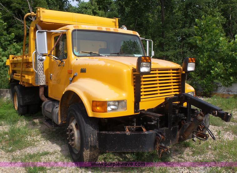 image for item K1739 2000 International 4900 dump truck
