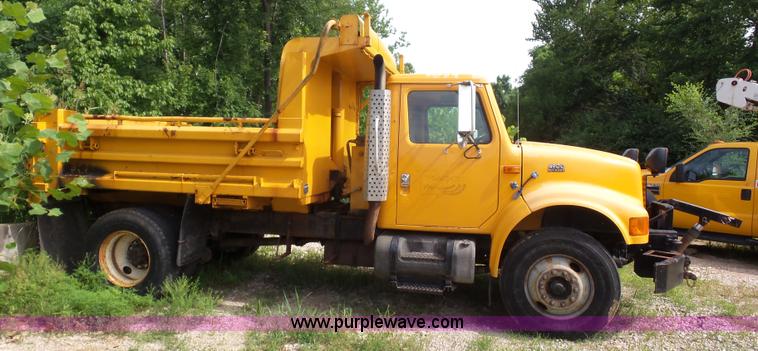 image for item K1739 2000 International 4900 dump truck