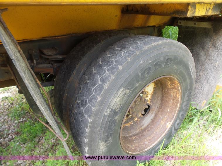 image for item K1739 2000 International 4900 dump truck