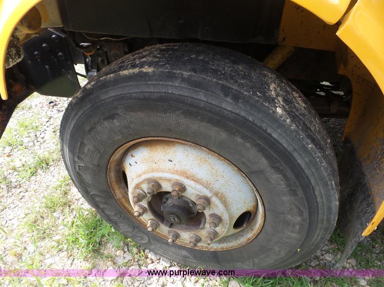 image for item K1739 2000 International 4900 dump truck