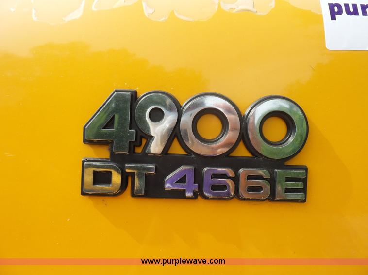 image for item K1739 2000 International 4900 dump truck