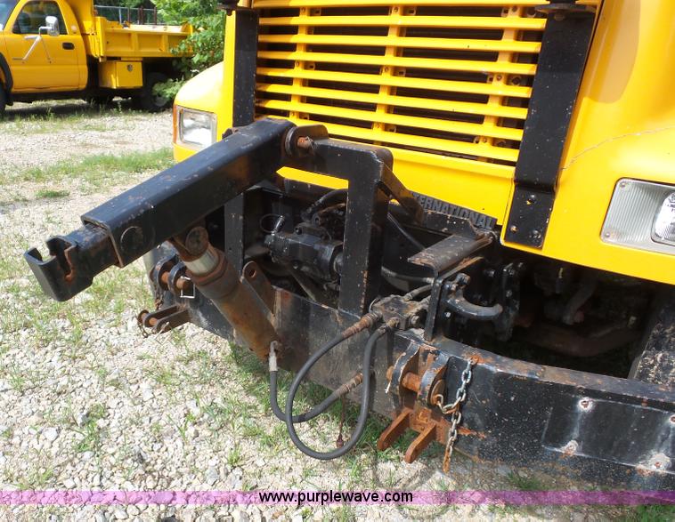 image for item K1739 2000 International 4900 dump truck