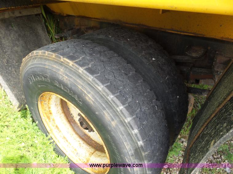 image for item K1739 2000 International 4900 dump truck