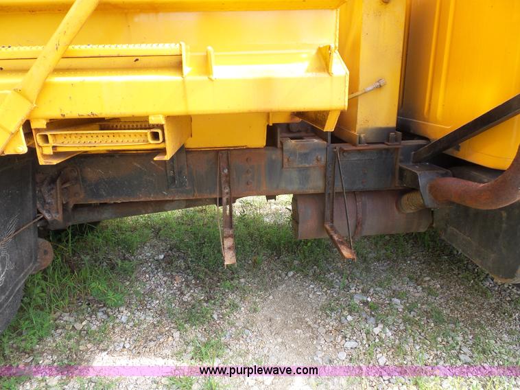 image for item K1739 2000 International 4900 dump truck