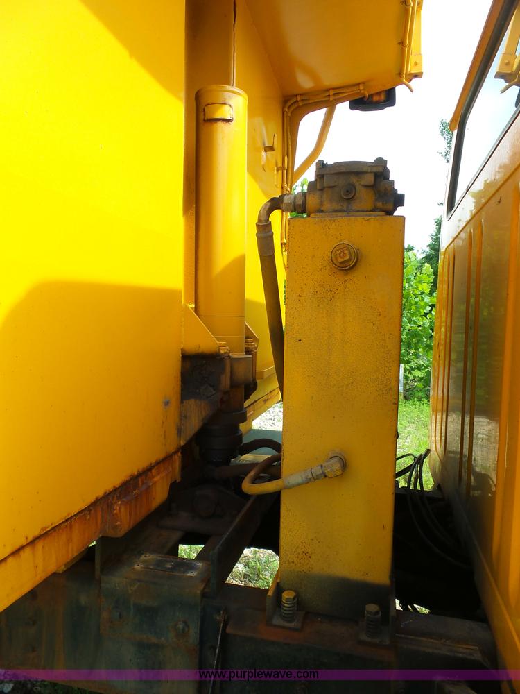 image for item K1739 2000 International 4900 dump truck