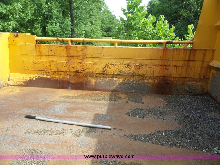 image for item K1739 2000 International 4900 dump truck