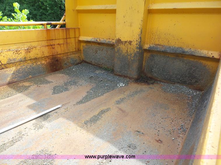 image for item K1739 2000 International 4900 dump truck