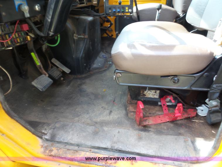 image for item K1739 2000 International 4900 dump truck