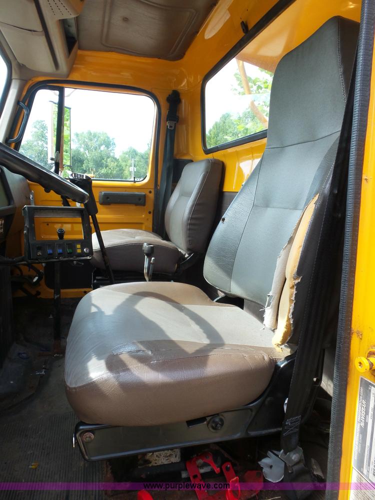 image for item K1739 2000 International 4900 dump truck