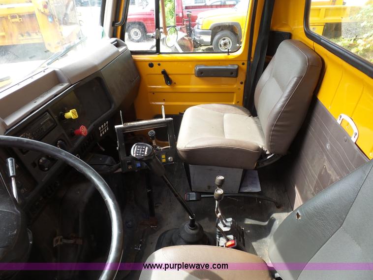 image for item K1739 2000 International 4900 dump truck