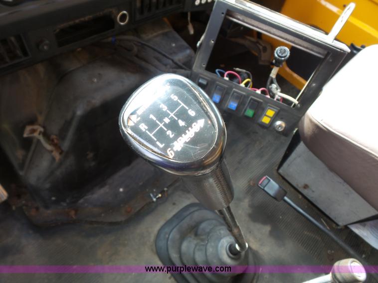 image for item K1739 2000 International 4900 dump truck