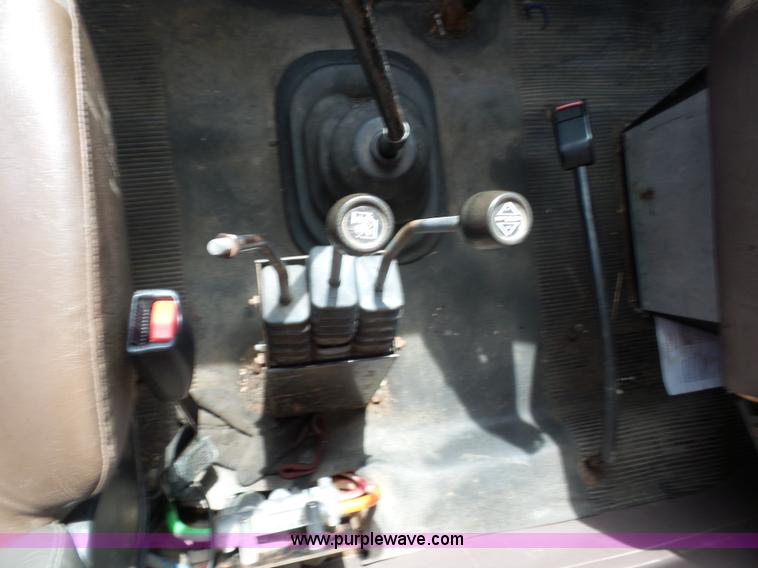 image for item K1739 2000 International 4900 dump truck