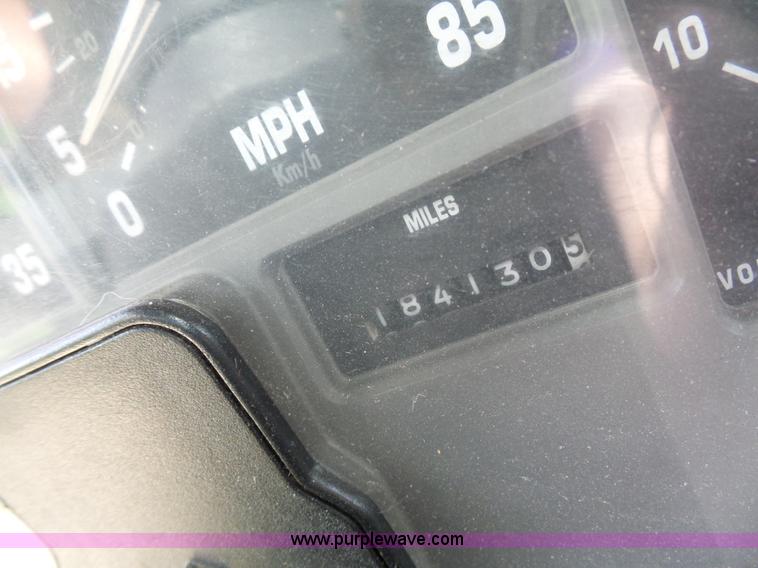 image for item K1739 2000 International 4900 dump truck