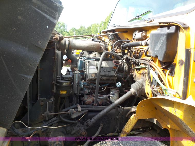 image for item K1739 2000 International 4900 dump truck